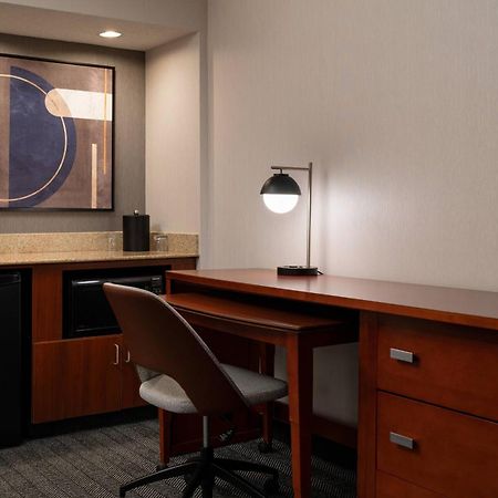 Courtyard By Marriott Bakersfield Ξενοδοχείο Εξωτερικό φωτογραφία